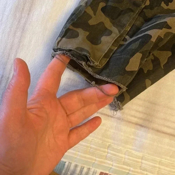 Military style  cargo shorts 🩳 with fancy ripped edges - Picture 5 of 10